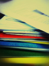 8451360101_aa7a5a55c1_b.jpg Pile de dossiers